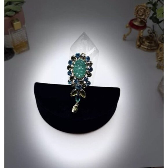 VTG Carved Green Jade Glass Rhinestone Green- Blue Gold Tone Long Dangle Brooch - Picture 2 of 13